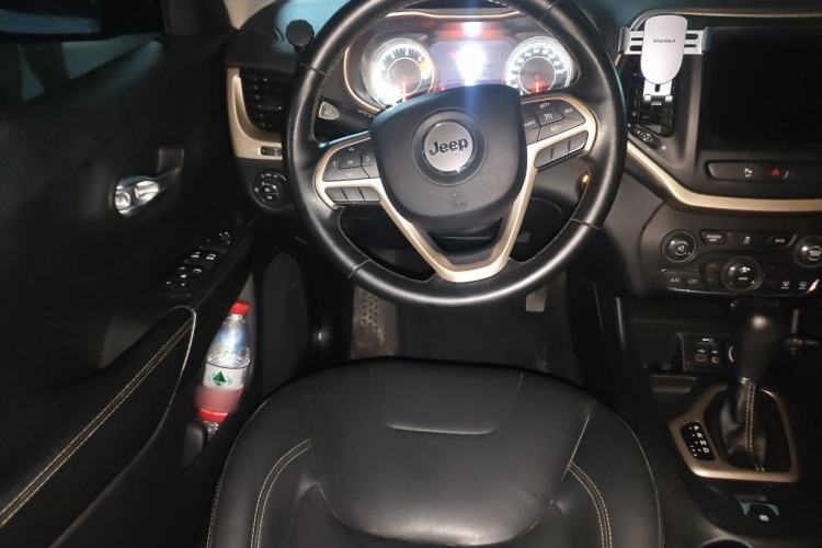 Used Jeep Cherokee 2016 2.0L Superior Edition Steering Wheel