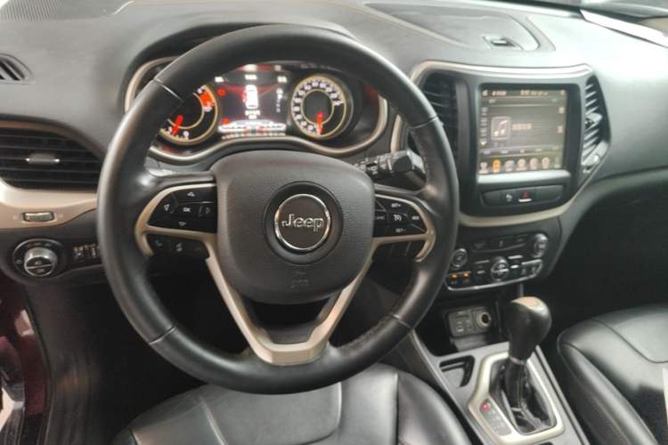 Used Jeep Cherokee 2016 2.0L Superior Edition Steering Wheel