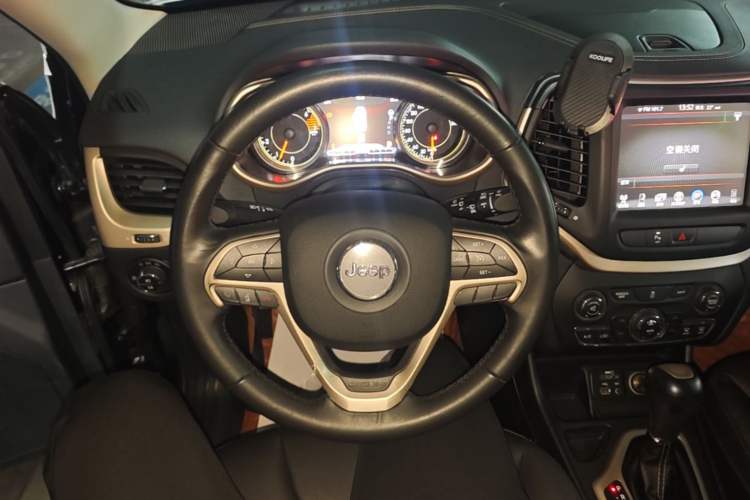 Used Jeep Cherokee 2016 2.0L Superior Edition Steering Wheel