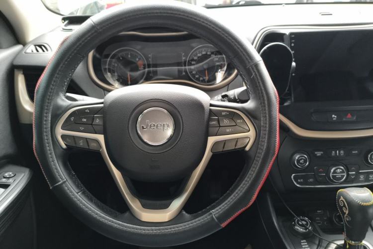 Used Jeep Cherokee 2016 2.4L Professional Edition Steering Wheel