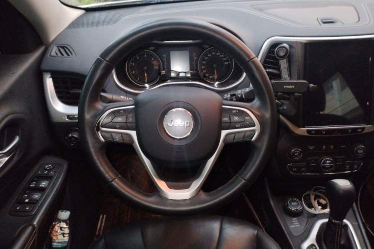 Used Jeep Cherokee 2016 2.4L Professional Edition Steering Wheel