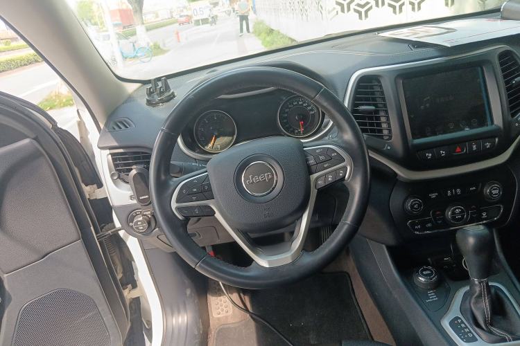 Used Jeep Cherokee 2016 2.4L All-in-One Edition Steering Wheel