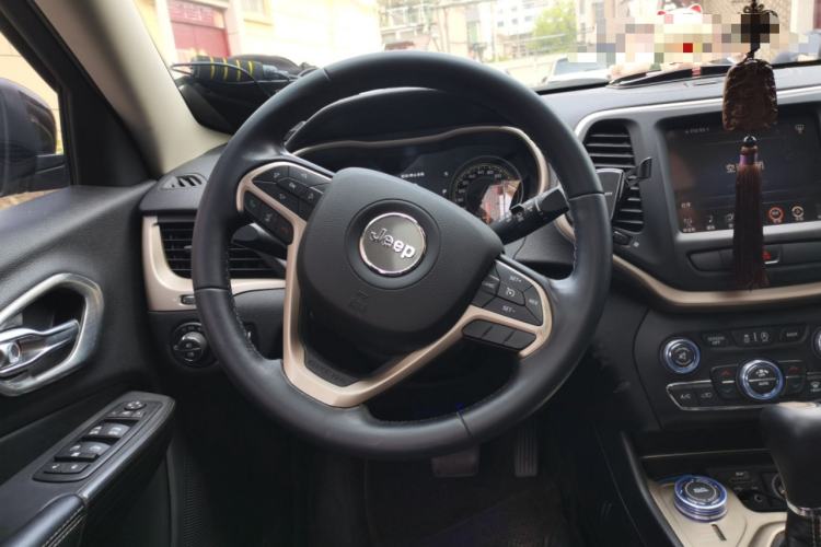 Used Jeep Cherokee 2016 2.4L Professional Smart Version Steering Wheel