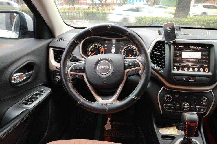 Used Jeep Cherokee 2016 2.0L Superior Edition Steering Wheel