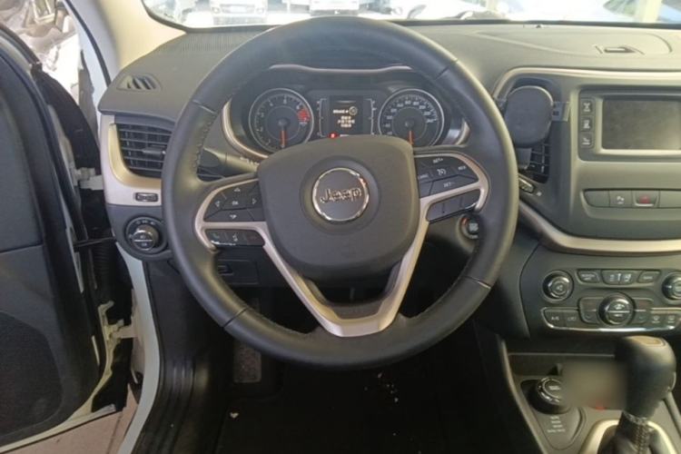 Used Jeep Cherokee 2016 2.4L Professional Edition Steering Wheel