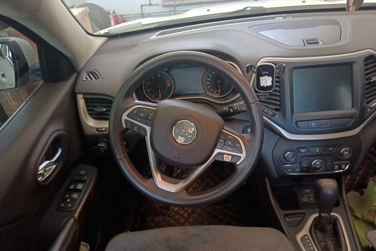 Used Jeep Cherokee 2016 2.0L Superior Edition Steering Wheel