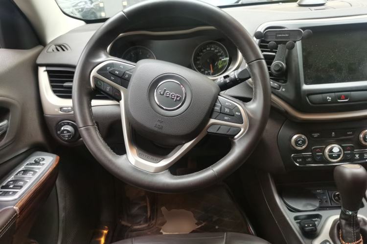 Used Jeep Cherokee 2016 2.0L Superior Edition Steering Wheel