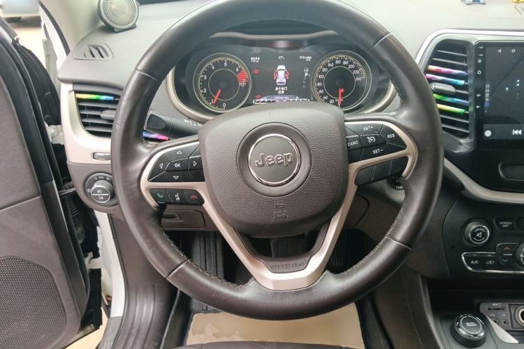 Used Jeep Cherokee 2016 2.4L Professional Smart Version Steering Wheel