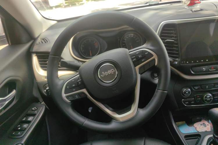 Used Jeep Cherokee 2016 2.0L Leading Edition Steering Wheel