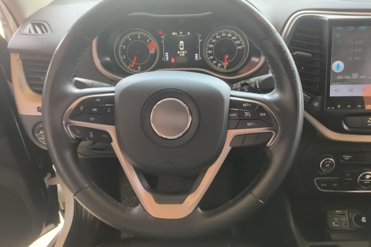 Used Jeep Cherokee 2016 2.0L Leading Edition Steering Wheel