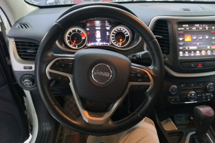 Used Jeep Cherokee 2016 2.0L Superior Edition Steering Wheel