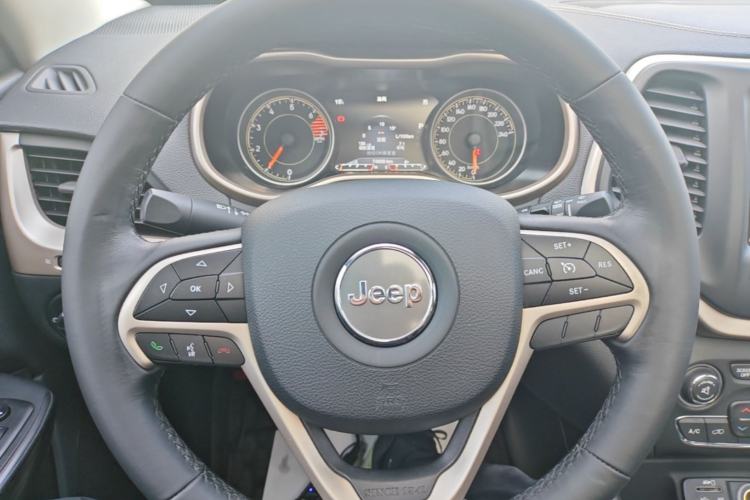 Used Jeep Cherokee 2016 2.4L Leading Smart Version Steering Wheel