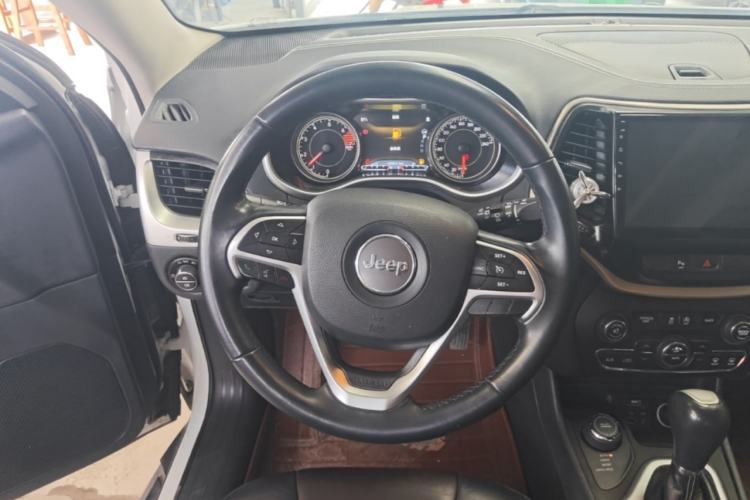 Used Jeep Cherokee 2016 2.4L Professional Edition Steering Wheel