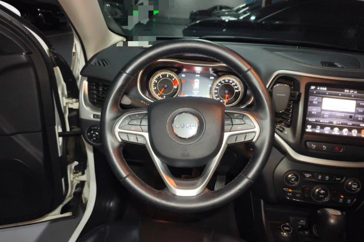Used Jeep Cherokee 2016 2.4L Superior Edition Steering Wheel