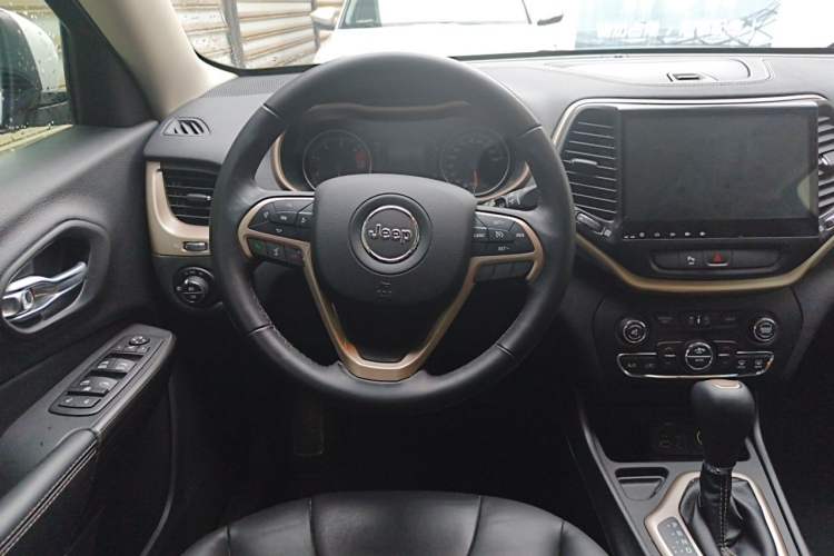 Used Jeep Cherokee 2016 2.4L Leading Edition Steering Wheel