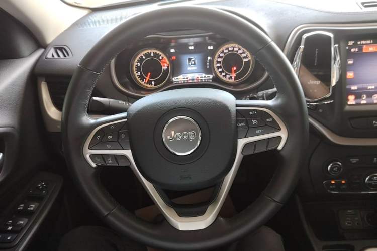 Used Jeep Cherokee 2016 2.0L Superior Edition Steering Wheel