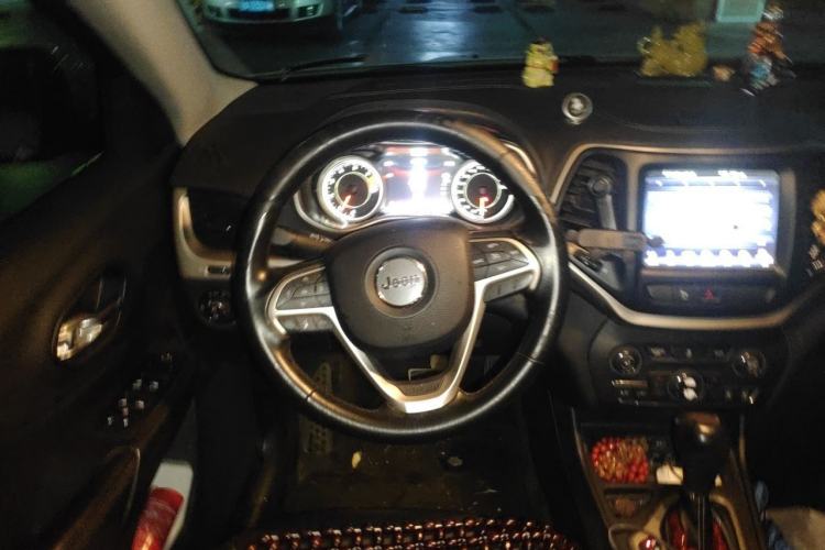 Used Jeep Cherokee 2016 2.0L Superior Edition Steering Wheel