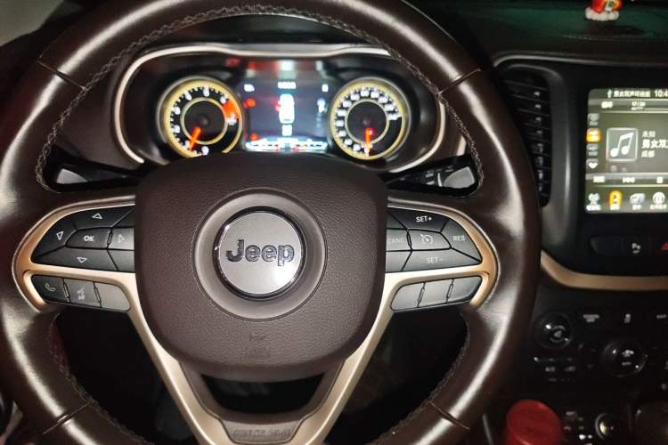 Used Jeep Cherokee 2016 2.0L Superior Edition Steering Wheel
