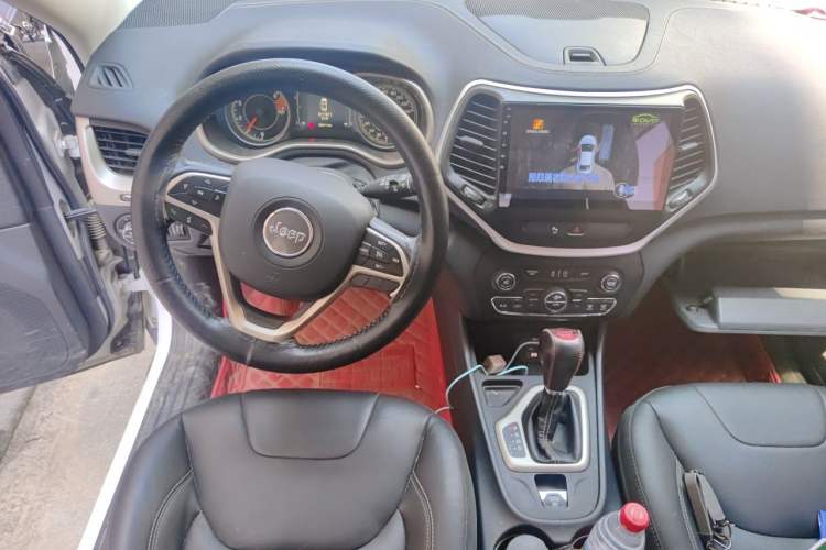 Used Jeep Cherokee 2016 2.4L Leading Edition Steering Wheel