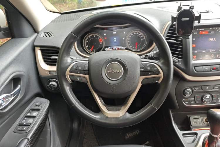 Used Jeep Cherokee 2016 2.0L Superior Edition Steering Wheel