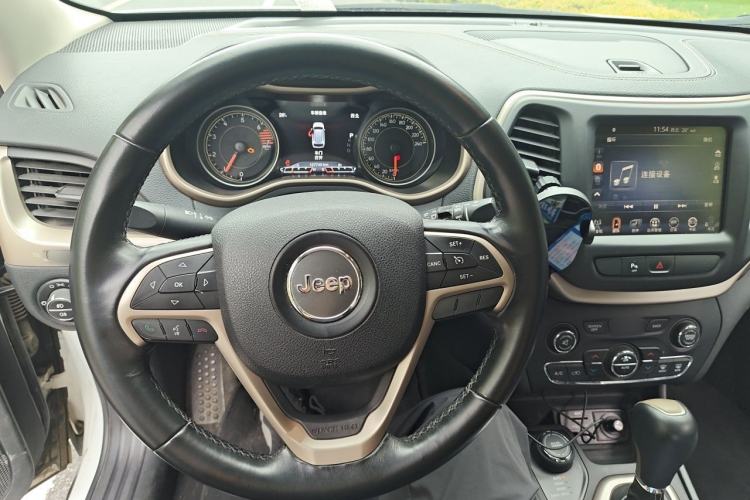 Used Jeep Cherokee 2016 2.4L Professional Edition Steering Wheel