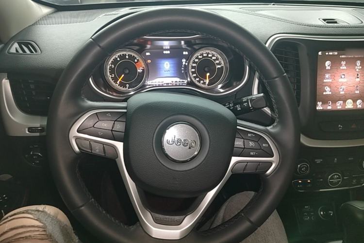 Used Jeep Cherokee 2016 2.0L Superior Edition Steering Wheel