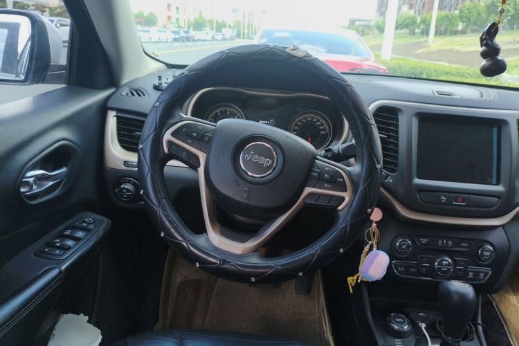 Used Jeep Cherokee 2016 2.4L Professional Smart Version Steering Wheel