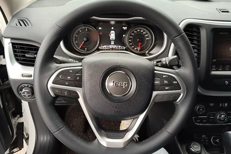 Used Jeep Cherokee 2016 2.4L Professional Smart Version Steering Wheel
