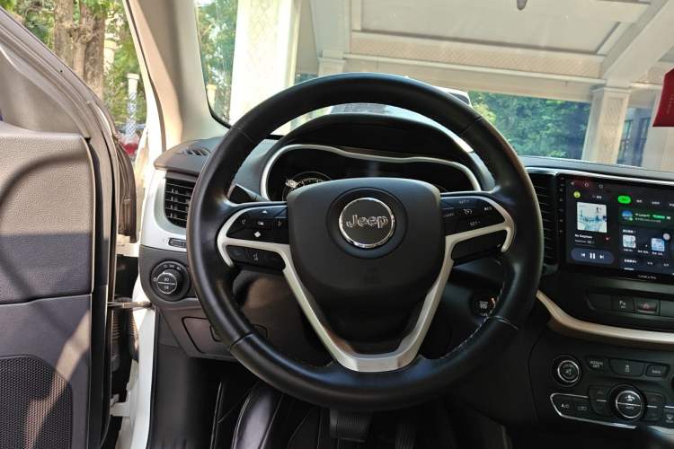 Used Jeep Cherokee 2016 2.0L Superior Edition Steering Wheel