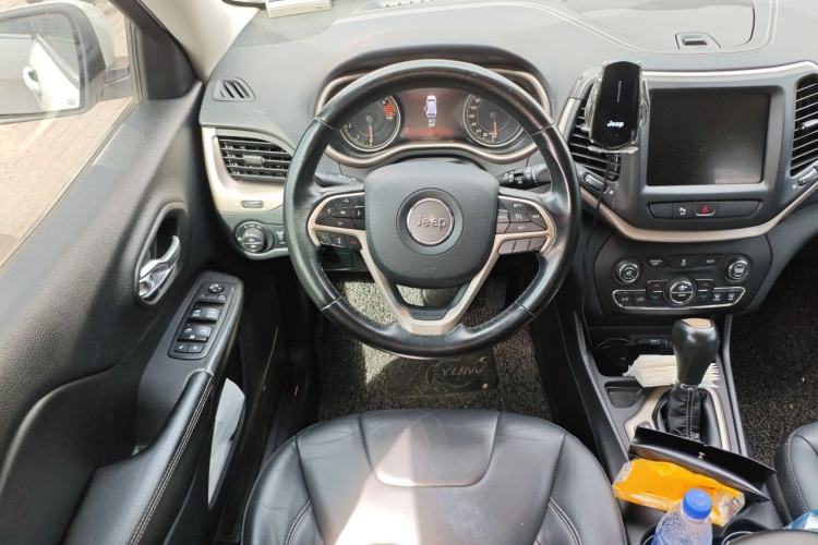 Used Jeep Cherokee 2016 2.0L Superior Edition Steering Wheel