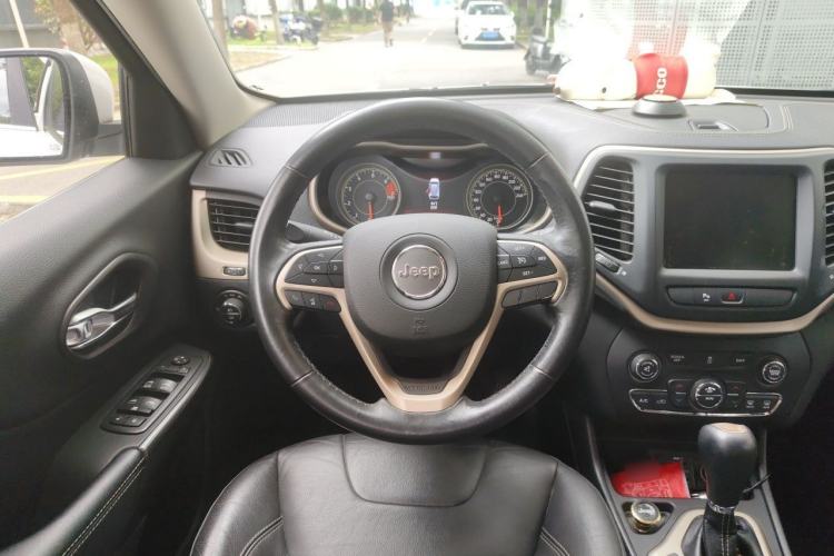 Used Jeep Cherokee 2016 2.0L Superior Edition Steering Wheel