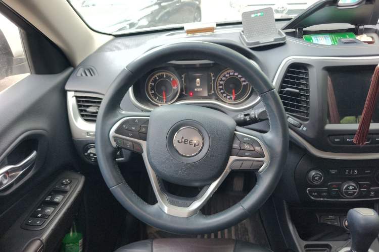 Used Jeep Cherokee 2016 2.4L Leading Edition Steering Wheel
