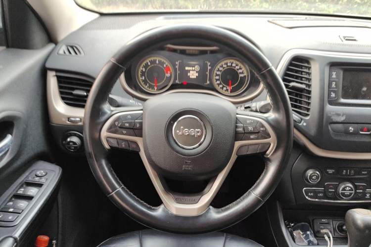 Used Jeep Cherokee 2016 2.4L Leading Edition Steering Wheel
