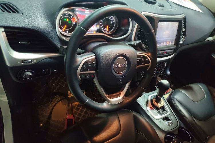 Used Jeep Cherokee 2016 2.4L Superior Edition Steering Wheel