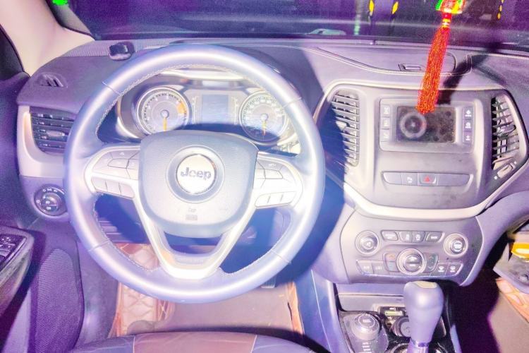 Used Jeep Cherokee 2016 2.4L Professional Edition Steering Wheel