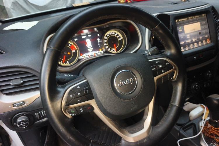 Used Jeep Cherokee 2016 2.0L Superior Edition Steering Wheel