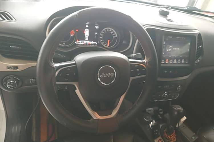 Used Jeep Cherokee 2016 2.4L Superior Edition Steering Wheel