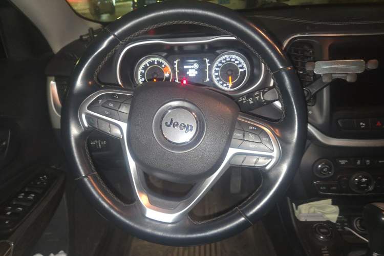 Used Jeep Cherokee 2016 2.4L Professional Edition Steering Wheel