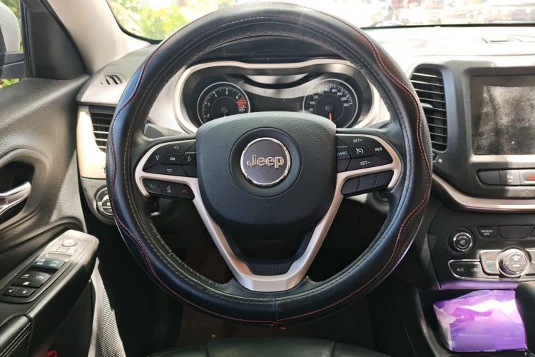 Used Jeep Cherokee 2016 2.0L Superior Edition Steering Wheel
