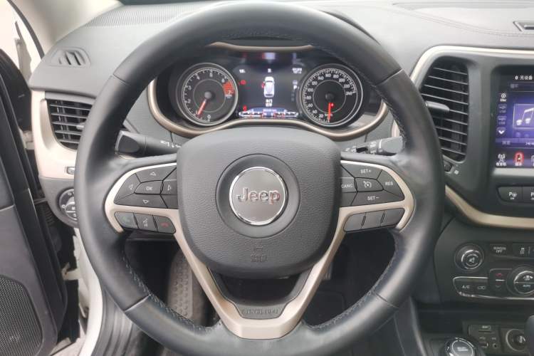 Used Jeep Cherokee 2016 2.4L Superior Edition Steering Wheel