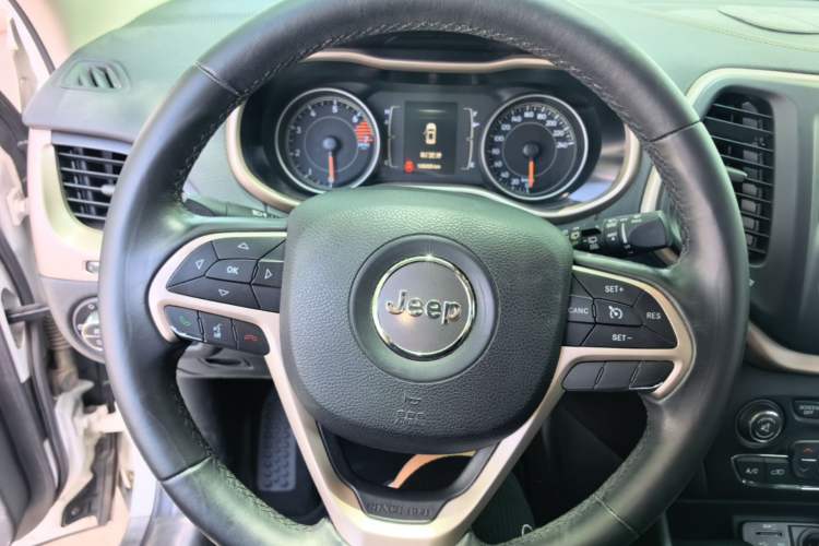 Used Jeep Cherokee 2016 2.4L Professional Edition Steering Wheel