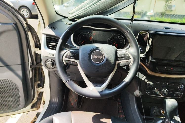 Used Jeep Cherokee 2016 2.4L Leading Edition Steering Wheel