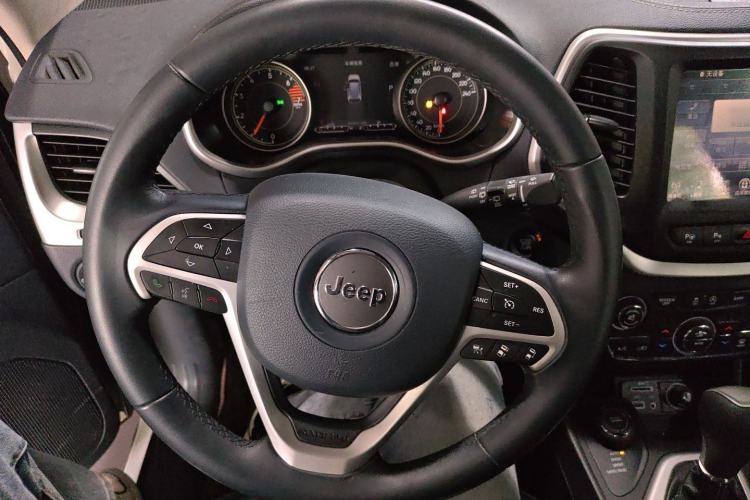 Used Jeep Cherokee 2016 2.4L All-in-One Edition Steering Wheel