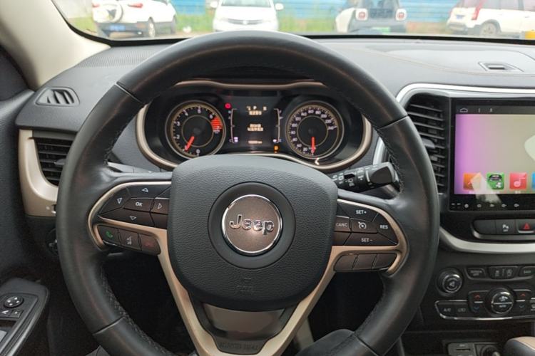 Used Jeep Cherokee 2016 2.4L Professional Edition Steering Wheel