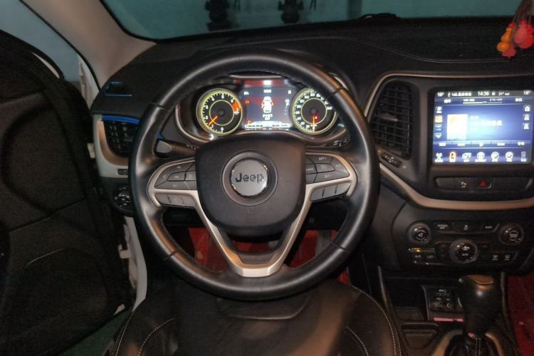 Used Jeep Cherokee 2016 2.0L Superior Edition Steering Wheel