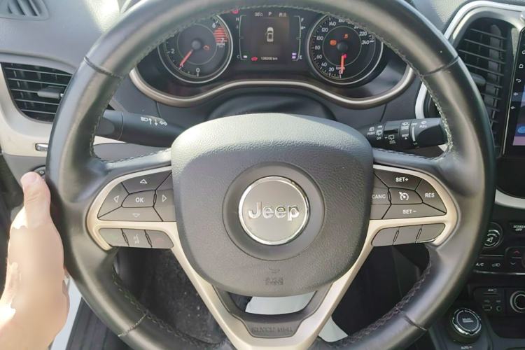 Used Jeep Cherokee 2016 2.4L Professional Edition Steering Wheel