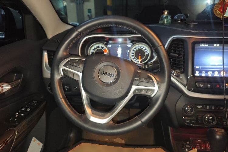 Used Jeep Cherokee 2016 2.4L All-in-One Edition Steering Wheel