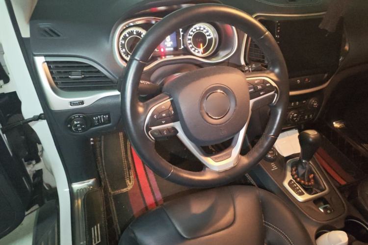 Used Jeep Cherokee 2016 2.4L Professional Edition Steering Wheel