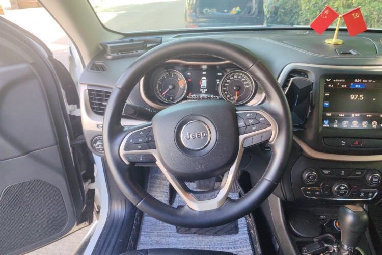 Used Jeep Cherokee 2016 2.0L Superior Edition Steering Wheel
