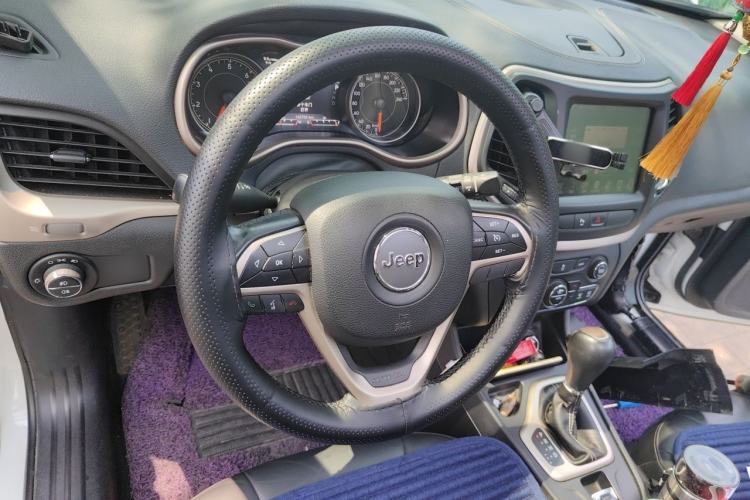 Used Jeep Cherokee 2016 2.0L Superior Edition Steering Wheel